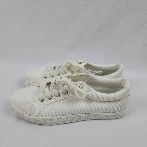 White Canvas Casuals lace up canvas sneakers - Picture 3 of 7